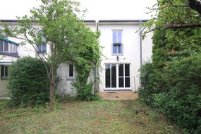 Attraktives Reihenmittelhaus mit Garage und Kamin auf sonnigem Südwest-Grundstück