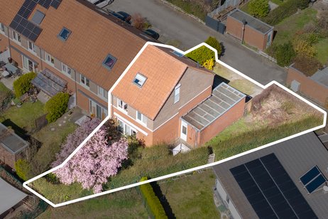 Attraktives, vermietetes Reihenendhaus mit Garage und sonnigem Südgarten