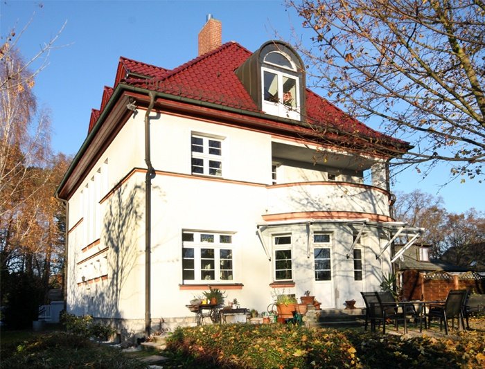 Beeindruckend schöne Art-Déco Villa von 1929 auf sonnigem Südgrundstück in Toplage!