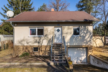 Bestlage Beethovenallee! Unterkellertes Einfamilienhaus im Bungalowstil in direkter Wald- und Seenähe