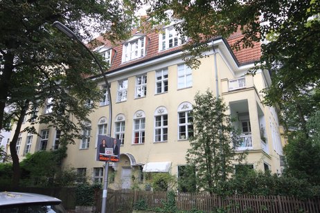 Bestlage Berlin-Grunewald! Charmante 4,5-Zimmer-Altbau-Wohnung mit zwei Balkonen