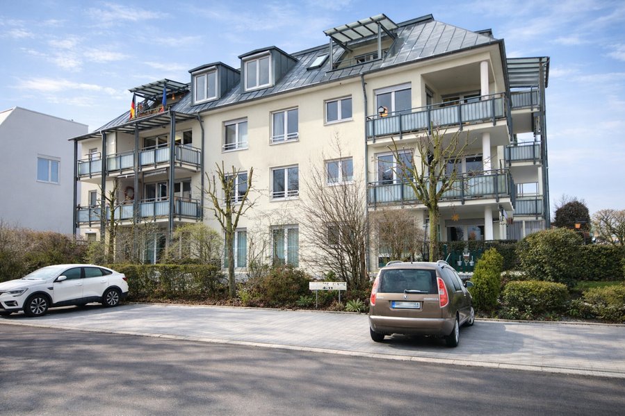 Bezugsfreie 1,5-Zimmer-Wohnung mit großem Balkon und Blick ins Grüne