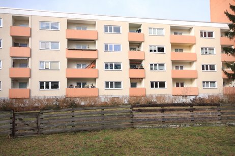 Bezugsfreie 2-Zimmer-Wohnung (Hochparterre) mit Balkon in gefragter Wohnlage