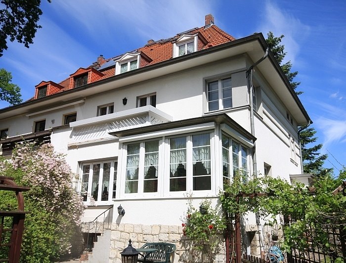 Bildschöne Villenhälfte von 1927 auf Südgrundstück in absoluter Spitzenlage Falkensee-Finkenkrug