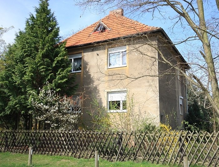 Charmantes Ein- bis Zweifamilienhaus aus den 20er Jahren in Bahnhofsnähe auf sonnigem Grundstück!