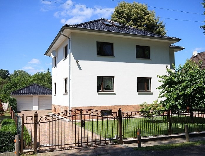Charmantes Ein- bis Zweifamilienhaus aus den 30er Jahren mit Doppelgarage in den Vogelsteigen!