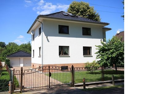 Charmantes Ein- bis Zweifamilienhaus aus den 30er Jahren mit Doppelgarage in den Vogelsteigen!