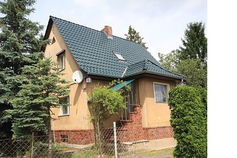 Charmantes Einfamilienhaus aus den 30er Jahren auf sonnigem Grundstück!
