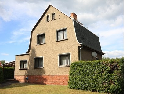 Charmantes Einfamilienhaus aus den 30er-Jahren mit Doppelgarage in direkter Nähe zu Berlin