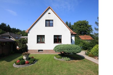 Charmantes Einfamilienhaus in ruhiger Wohnlage auf parkähnlichem Sonnengrundstück
