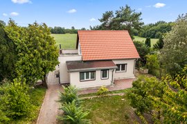 Charmantes Einfamilienhaus mit Potenzial auf Traumgrundstück direkt am Feld in sensationeller Lage