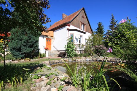 Charmantes Einfamilienhaus mit vielen Möglichkeiten auf großzügigem Gartengrundstück + Bauplatz