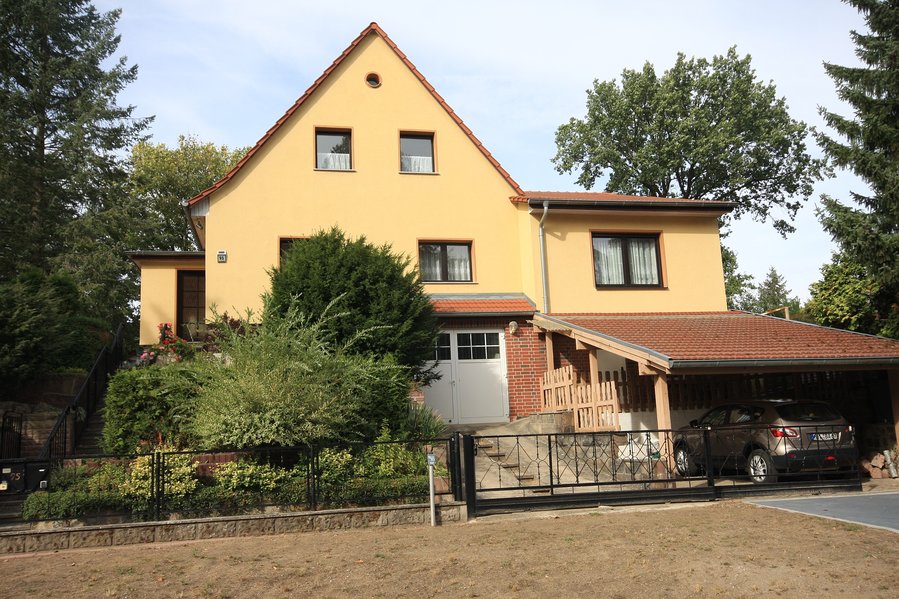 Charmantes Einfamilienhaus mit Wintergarten und Einliegerwohnung in Toplage von Falkensee-Falkenhain