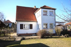 Charmantes Einfamilienhaus, um 1928 erbaut, mit Garage auf sonnigem Südwestgrundstück in zentraler Lage