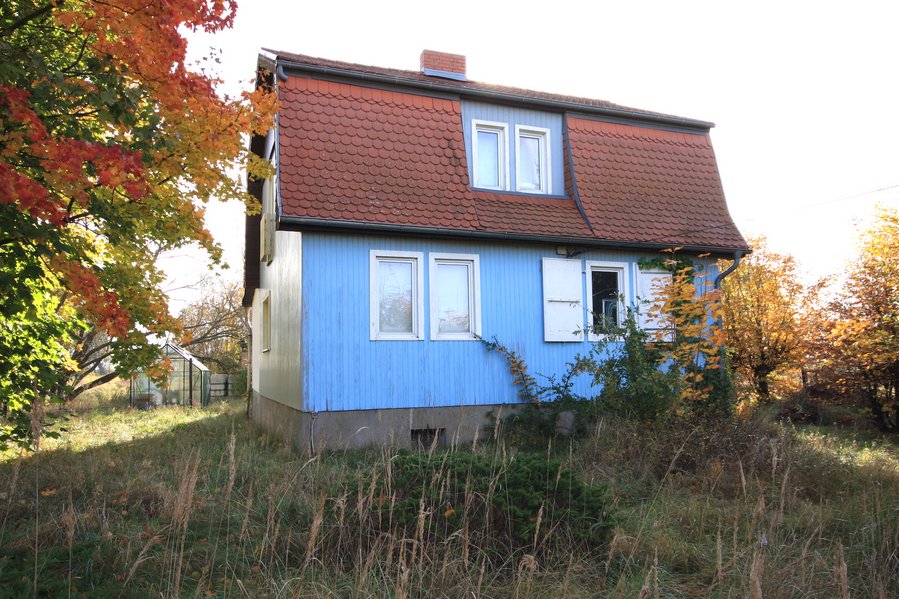 Einfamilienhaus um 1928 erbaut + zwei weitere Bauplätze mit positivem Bauvorbescheid