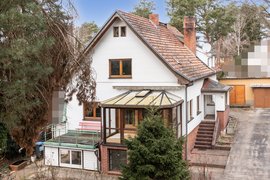 Charmantes, geräumiges Einfamilienhaus um 1930 erbaut mit Wintergarten und Garage in bester Wohnlage