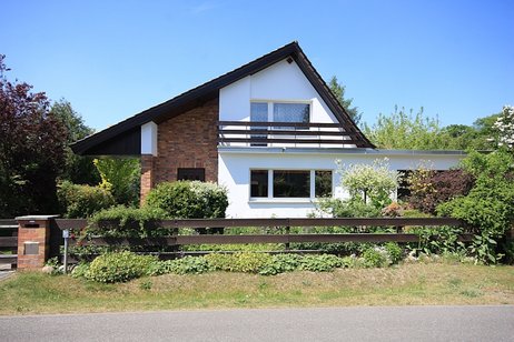 Charmantes und gepflegtes Einfamilienhaus mit Garage und Photovoltaikanlage auf Süd-/West-Grundstück