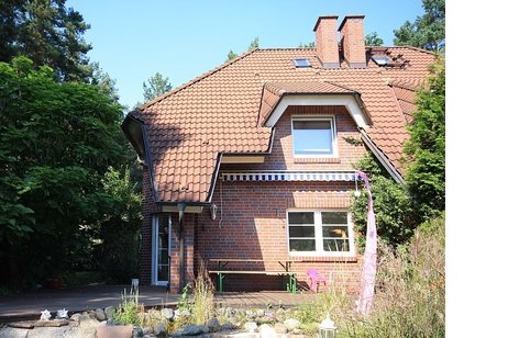 Exklusive Doppelhaushälfte mit hochwertiger Ausstattung direkt am Wald gelegen!