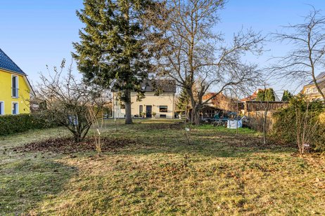 Exklusives Baugrundstück in zweiter Reihe – ruhiges Wohnen nahe Wald und See