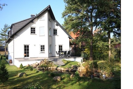 Exklusives großzügiges Einfamilienhaus mit hochwertiger Ausstattung direkt an einem Wald gelegen!