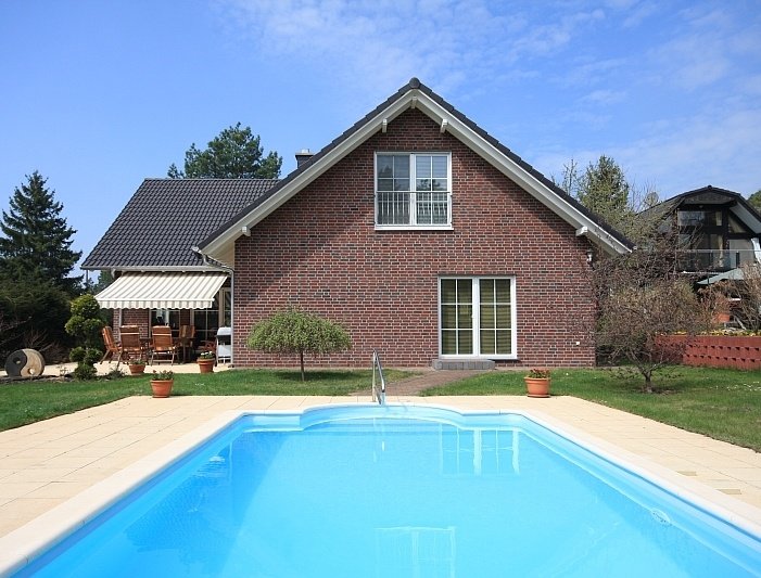 Exklusives Niedrigenergiehaus mit bester Ausstattung direkt am Wald und Seenähe!