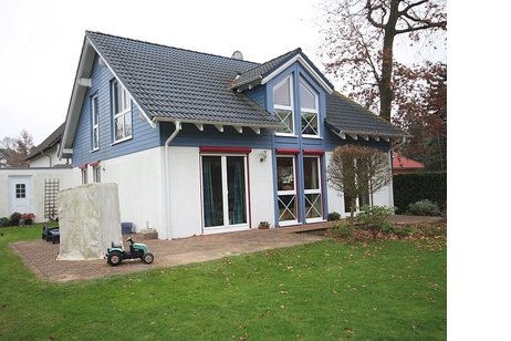 Exklusives und großzügiges Einfamilienhaus mit bester Ausstattung auf sonnigem Gartengrundstück!