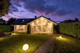 Exklusives und sehr gepflegtes Einfamilienhaus mit bester Ausstattung in Wald- und Seenähe!
