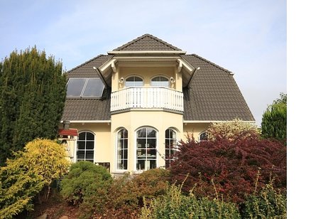 Exklusives und sehr gepflegtes Einfamilienhaus mit Keller und bester Ausstattung auf Südgrundstück