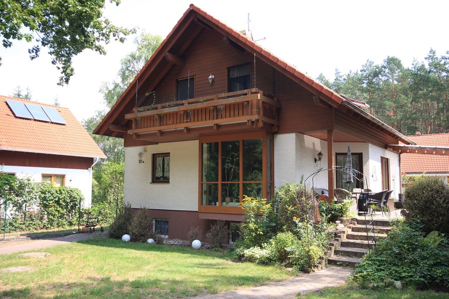 Exklusives, vollunterkellertes Einfamilienhaus mit Doppelcarport und herrlichem Waldblick