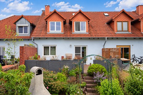 Familienfreundliches Reihenmittelhaus mit Vollkeller und Kamin in bester Lage von Brieselang