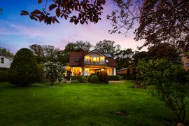 (Provisionsfrei) Vollunterkellertes Architektenhaus mit Einliegerwohnung und bester Ausstattung