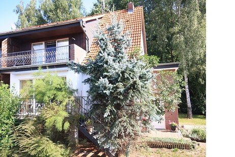 Großzügige Doppelhaushälfte mit bester Ausstattung direkt an einem Wäldchen in ruhiger Wohnlage!