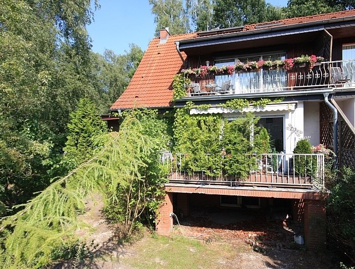 Großzügige Doppelhaushälfte mit Einliegerwohnung direkt an einem Wäldchen in ruhiger Wohnlage!