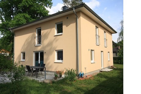 Großzügige Einfamilienhaus-Villa mit hochwertiger Ausstattung auf sonnigem Grundstück
