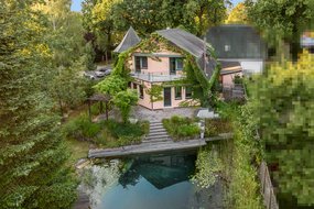 Großzügiges Architektenhaus mit Türmchen in bester Lage und direkter Nähe vom Lindenweiher