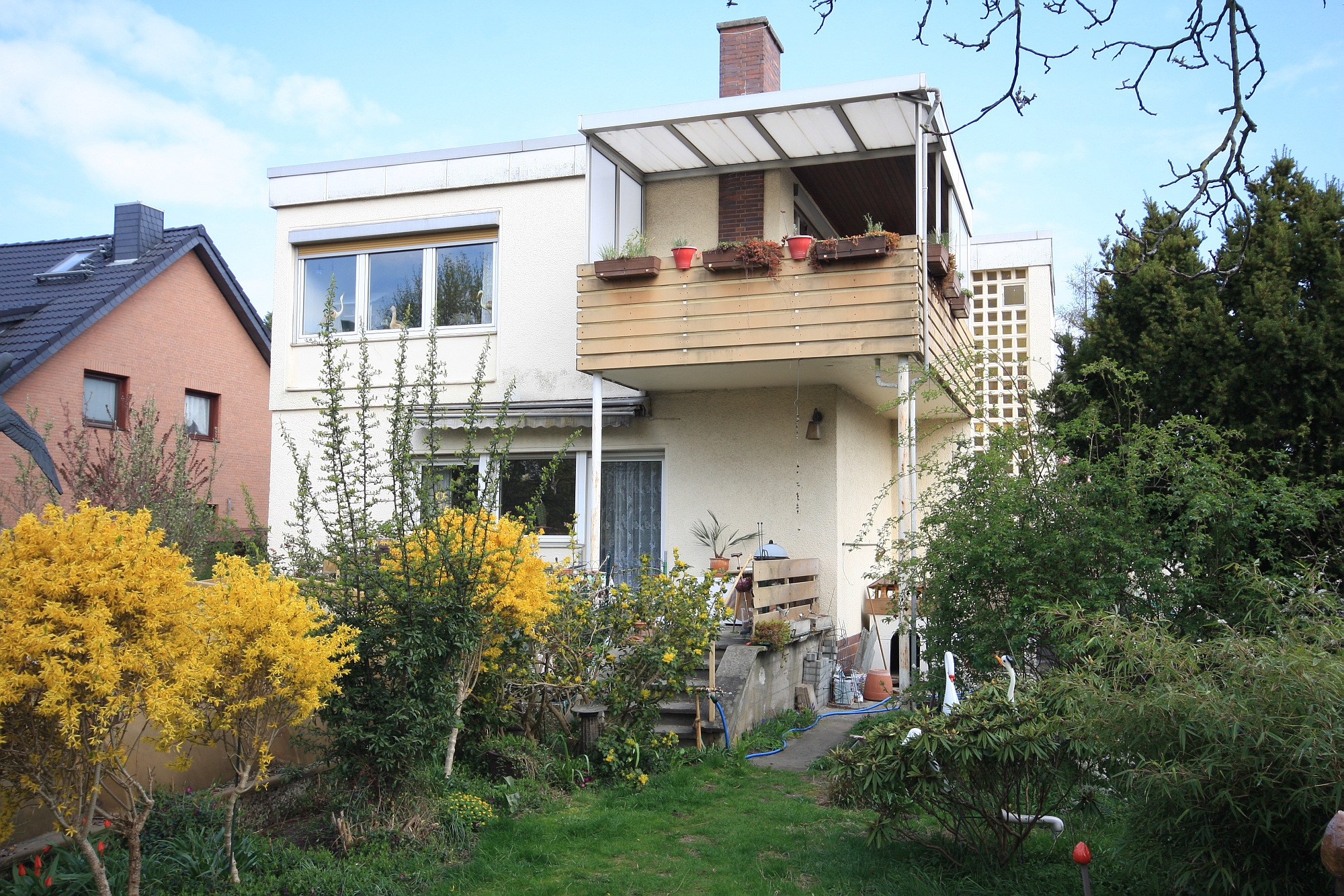 Großzügiges Ein-/Zweifamilienhaus mit Garage auf sonnigen Süd-/West