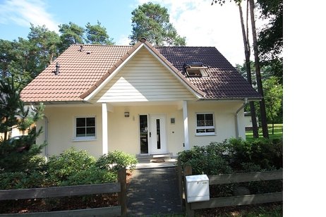 Großzügiges Einfamilienhaus mit bester Ausstattung auf sonnigem Gartengrundstück!