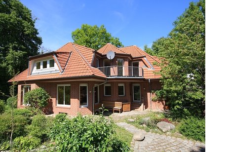 Großzügiges Einfamilienhaus mit Büro oder Praxis und Einliegerwohnung mit herrlichem Weitblick!