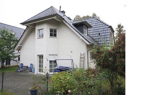Großzügiges Einfamilienhaus mit Gewerbeeinheit und Garage in zentraler Lage von Falkensee