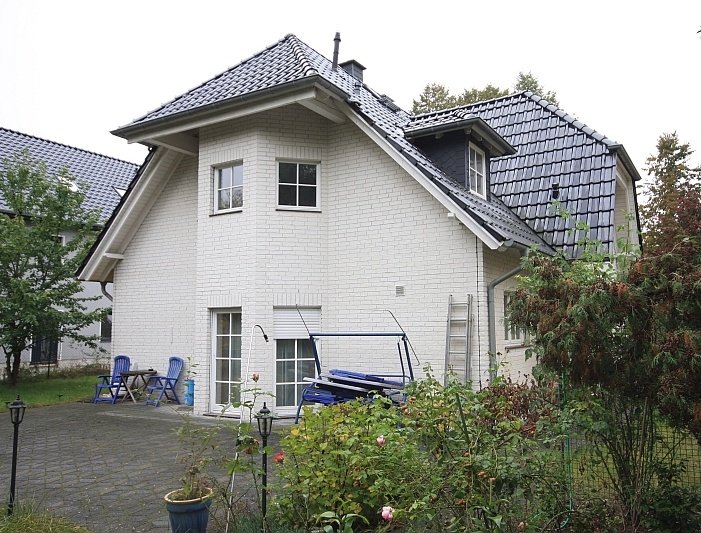 Großzügiges Einfamilienhaus mit Gewerbeeinheit und Garage in zentraler Lage von Falkensee