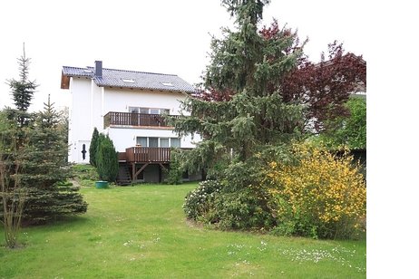 Großzügiges Mehrgenerationshaus mit bester Ausstattung auf parkähnlichem sonnigen Traumgrundstück