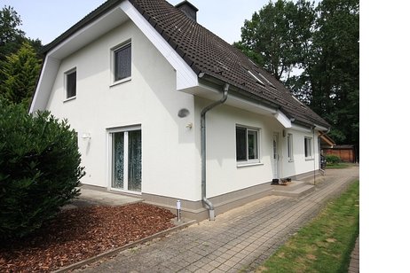 Großzügiges und gepflegtes Einfamilienhaus mit bester Ausstattung auf sonnigem Gartengrundstück