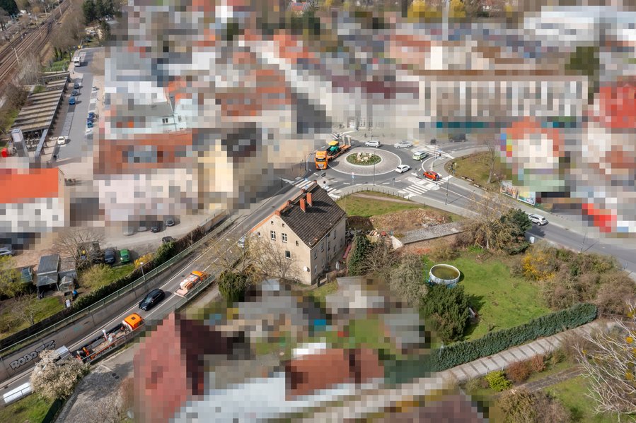 GRZ 0,6! Wertvolles Baugrundstück für Wohn- und Geschäftshaus direkt Kreisverkehr/Bahnhof GRZ 0,6! Wertvolles Baugrundstück für Wohn- und Geschäftshaus direkt Kreisverkehr/Bahnhof