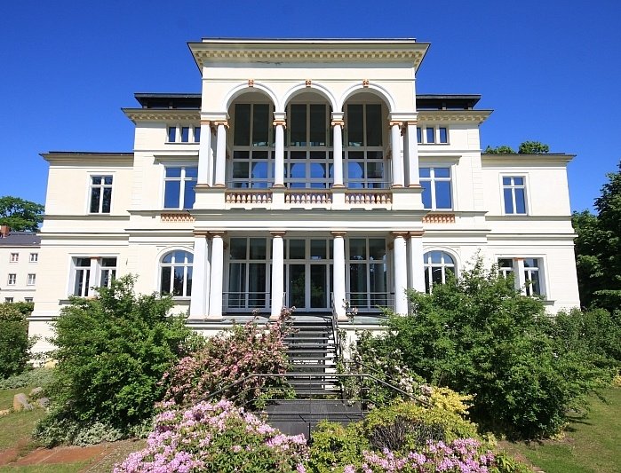 Historisches Villenanwesen: Villa Bergmann - Privatnutzung und auch als Büro - Seezugang -