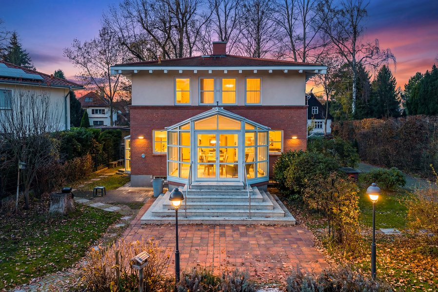 Hochkarätiges Architektenhaus auf parkähnlichem Gartengrundstück im Herzen von Falkensee-Finkenkrug