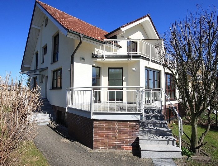 Hochwertige Doppelhaushälfte mit Souterrain auf sonnigem Südgarten in direkter Berlinnähe!