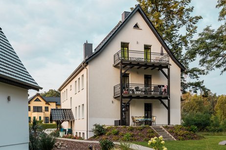Hochwertiges Apartmenthaus mit 7 möblierten Apartments und einem einmaligen Blick auf den Röblinsee in erster Reihe