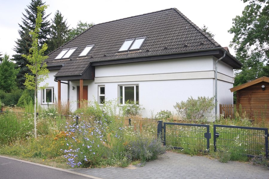 Interessante Doppelhaushälfte mit bester Ausstattung  auf sonnigem Gartengrundstück
