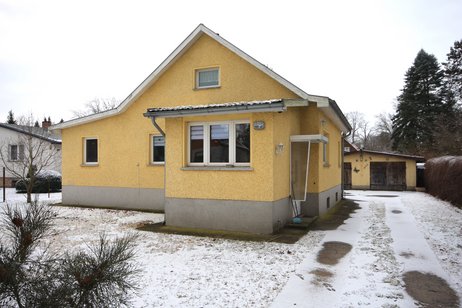 Interessantes Einfamilienhaus mit Doppelgarage und sonnigem Südwestgarten in attraktiver Wohnlage