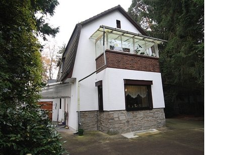 Interessantes Einfamilienhaus mit Einliegerwohnung und Garage in Bestlage Falkensee-Falkenhain